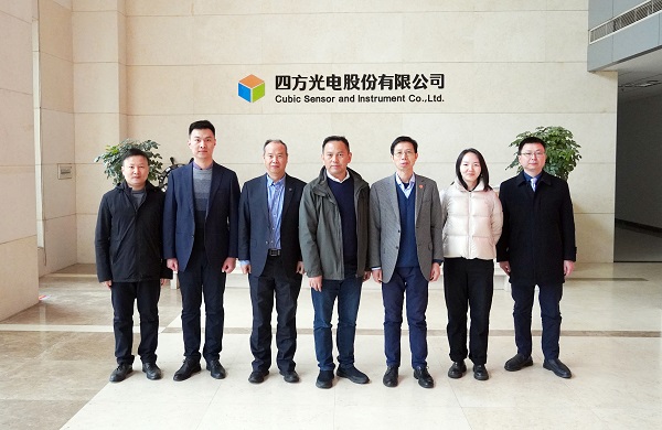 中國汽車技術研究中心資深首席專家方茂東、李孟良一行蒞臨四方光電參觀交流