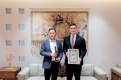 匈牙利駐華大使白思諦先生一行參訪四方光電